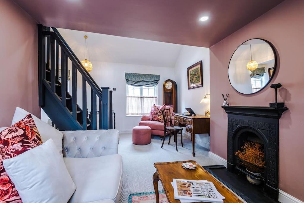 Rustic Chester Cottage Near Shops & Terrace Exterior foto