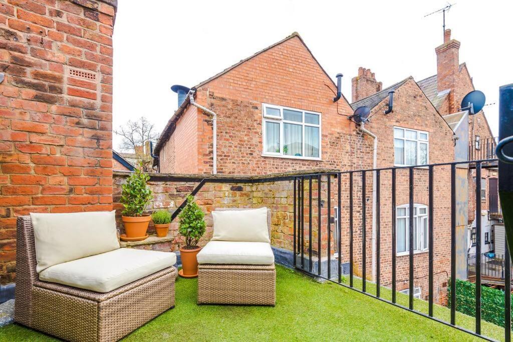 Rustic Chester Cottage Near Shops & Terrace Exterior foto